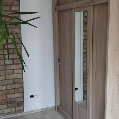 Majus Apartman - Nyaralo A Balatonnal Alsóörs