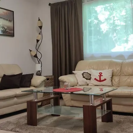 Majus Apartman - Nyaralo A Balatonnal Feriehus