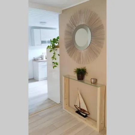 Majus Apartman - Nyaralo A Balatonnal Feriehus *
